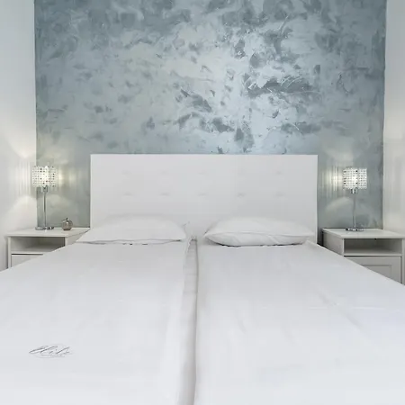 Elite Old Town Apartment